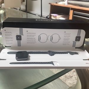 Men’s Apple Watch Series 5 Space Gray Nike Edition